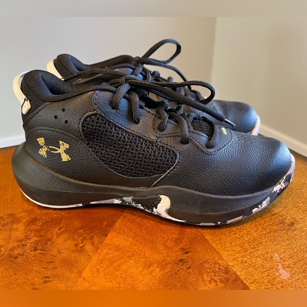 Boys Under Armour Athletic Shoes